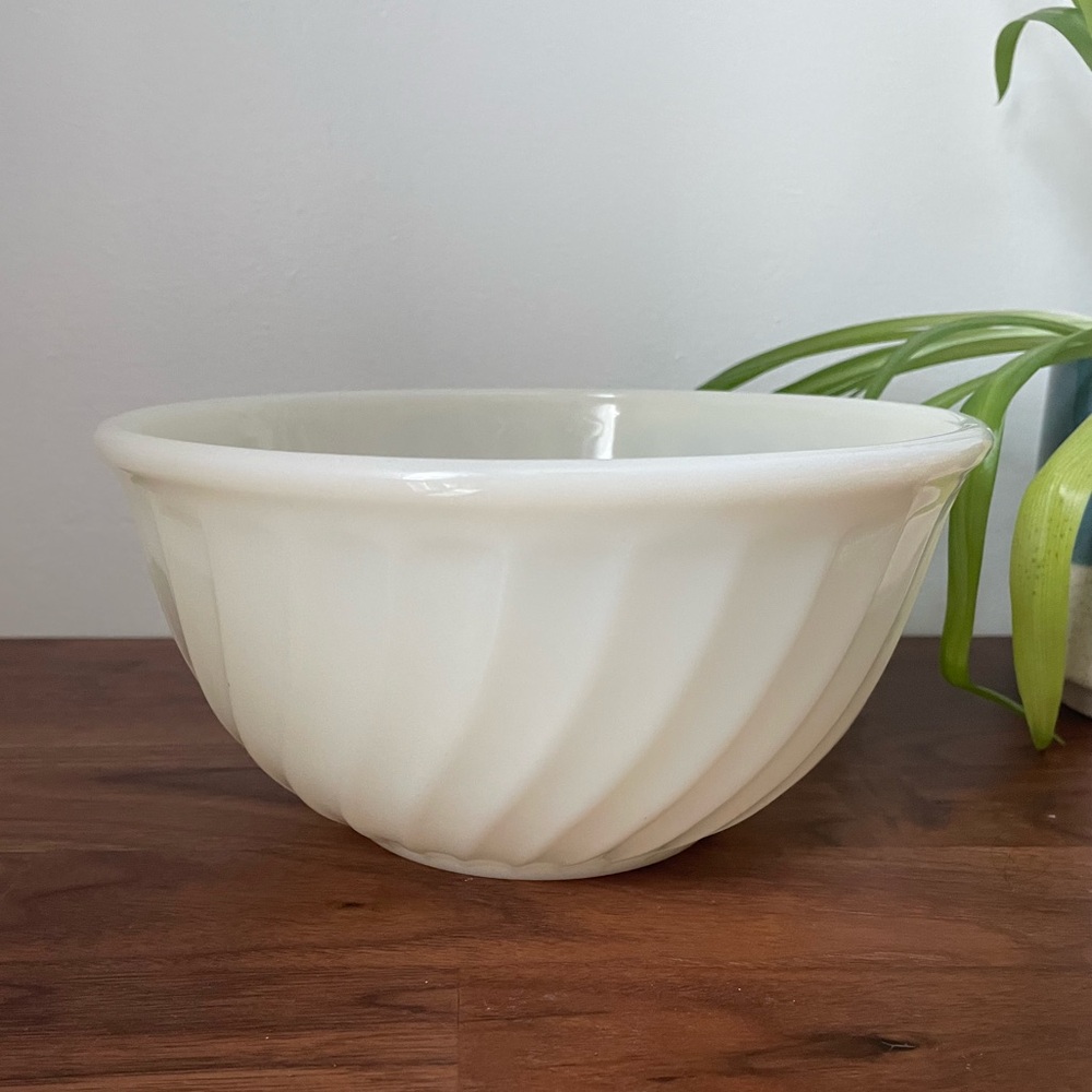 VINTAGE 1950s Fire King Ivory Swirl Milk Glass Mixing Bowl - 8”